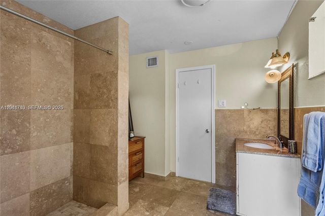 1875 Alamanda Dr 1875, North Miami, FL 33181
