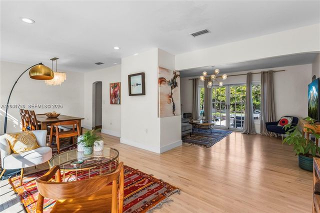 1875 Alamanda Dr 1875, North Miami, FL 33181