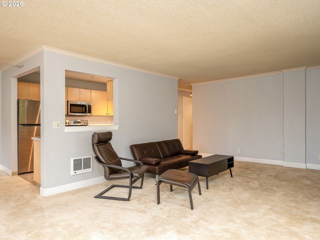 2211 Sw PARK Pl 102, Portland, OR 97205