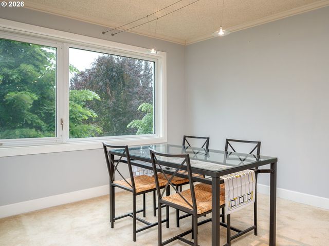 2211 Sw PARK Pl 102, Portland, OR 97205