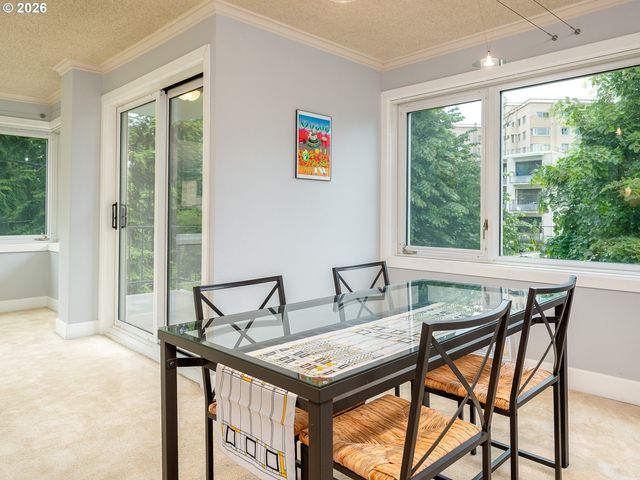 2211 Sw PARK Pl 102, Portland, OR 97205