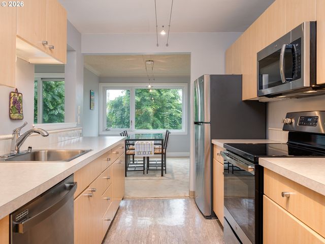 2211 Sw PARK Pl 102, Portland, OR 97205