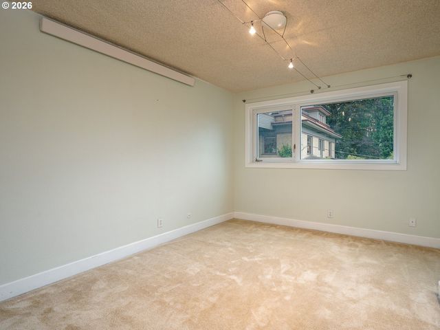 2211 Sw PARK Pl 102, Portland, OR 97205