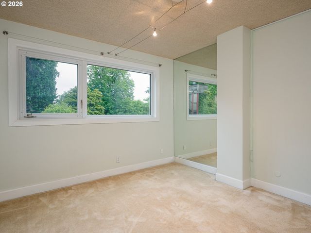 2211 Sw PARK Pl 102, Portland, OR 97205