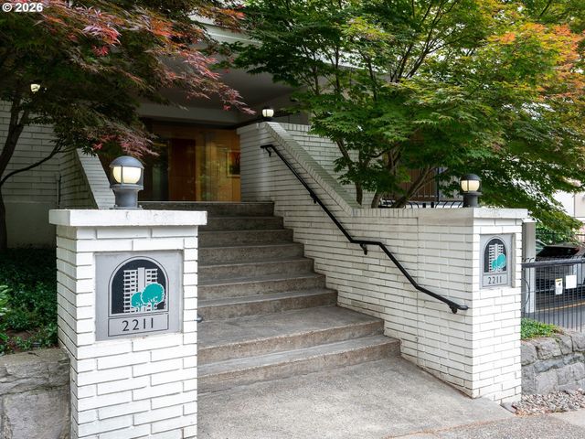 2211 Sw PARK Pl 102, Portland, OR 97205