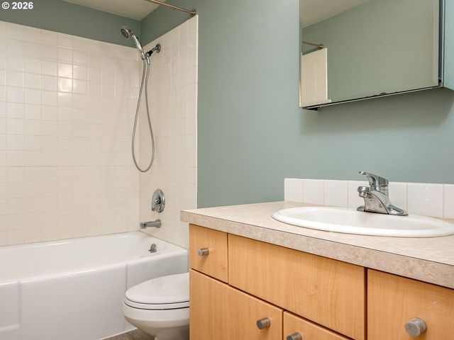 2211 Sw PARK Pl 102, Portland, OR 97205
