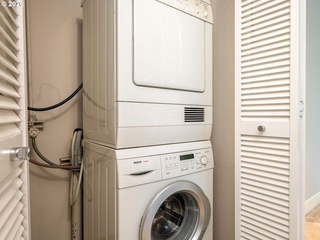 2211 Sw PARK Pl 102, Portland, OR 97205