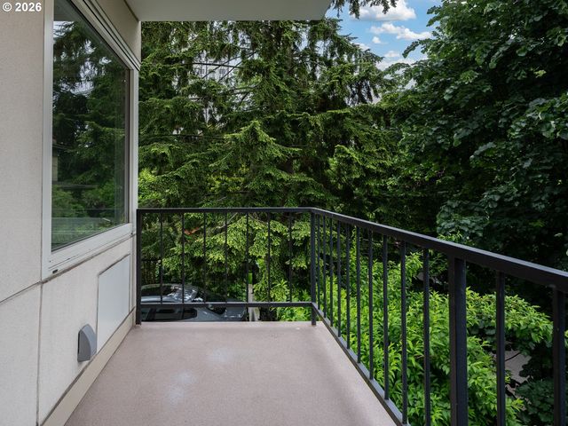 2211 Sw PARK Pl 102, Portland, OR 97205