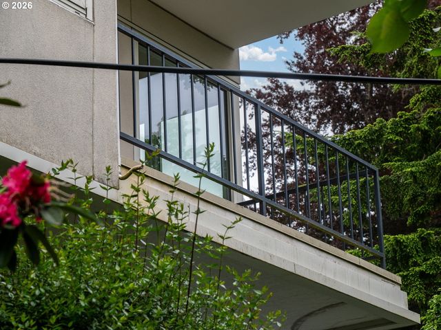 2211 Sw PARK Pl 102, Portland, OR 97205
