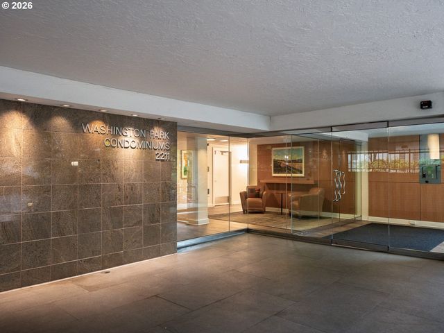 2211 Sw PARK Pl 102, Portland, OR 97205