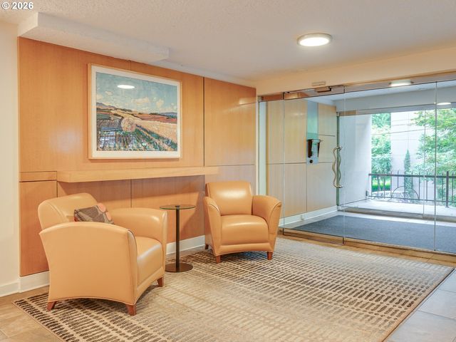 2211 Sw PARK Pl 102, Portland, OR 97205