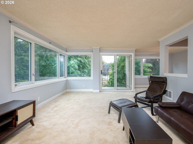 2211 Sw PARK Pl 102, Portland, OR 97205