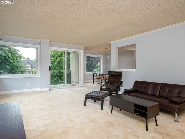 2211 Sw PARK Pl 102, Portland, OR 97205