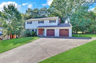 14 Morewood Drive, Smithtown, NY 11787