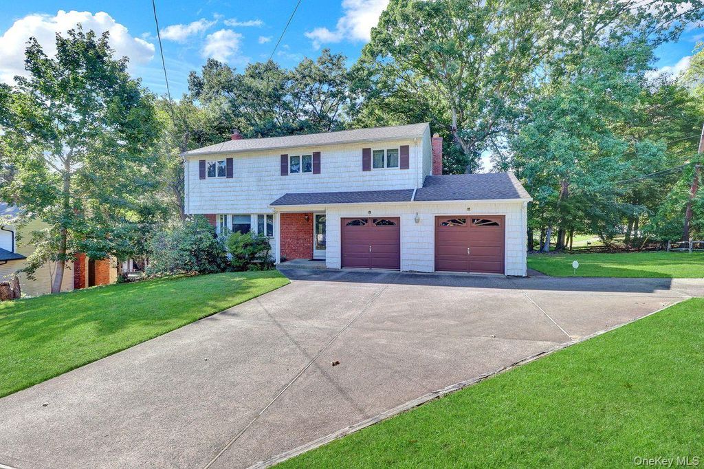 14 Morewood Drive, Smithtown, NY 11787