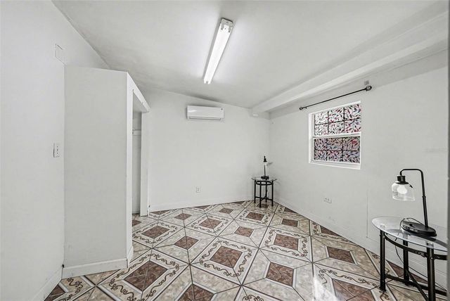 816 W MINNEHAHA STREET B, Tampa, FL 33604