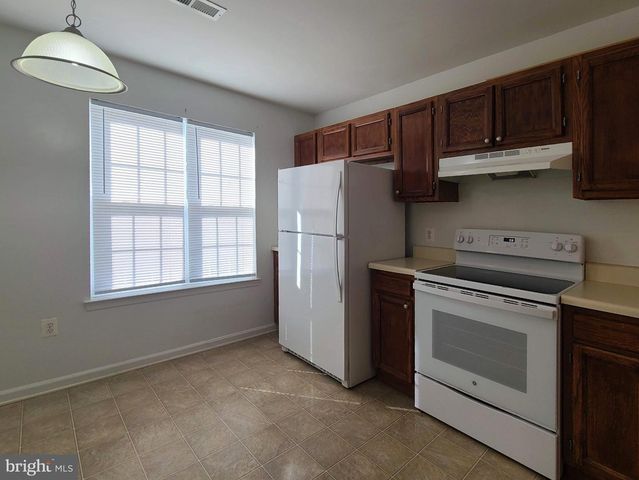 207 HERITAGE COMMONS DR, Fredericksburg, VA 22405