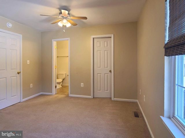 207 HERITAGE COMMONS DR, Fredericksburg, VA 22405