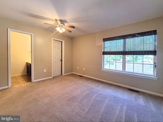 207 HERITAGE COMMONS DR, Fredericksburg, VA 22405