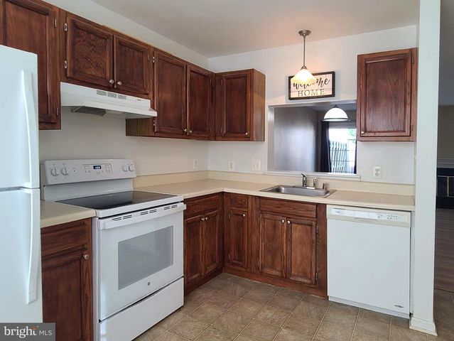 207 HERITAGE COMMONS DR, Fredericksburg, VA 22405