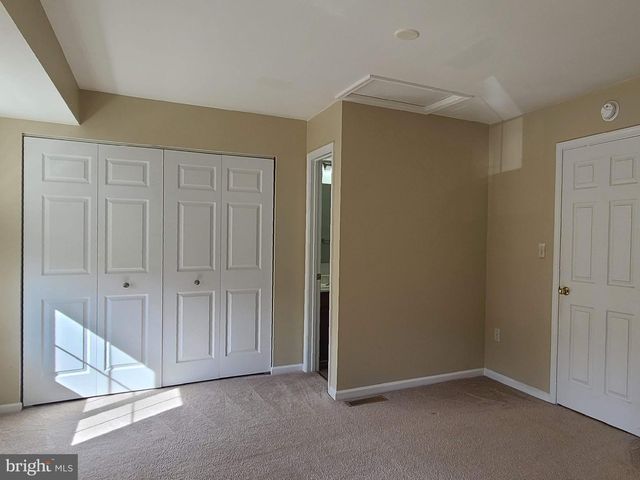 207 HERITAGE COMMONS DR, Fredericksburg, VA 22405