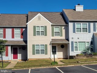 207 HERITAGE COMMONS DR, Fredericksburg, VA 22405