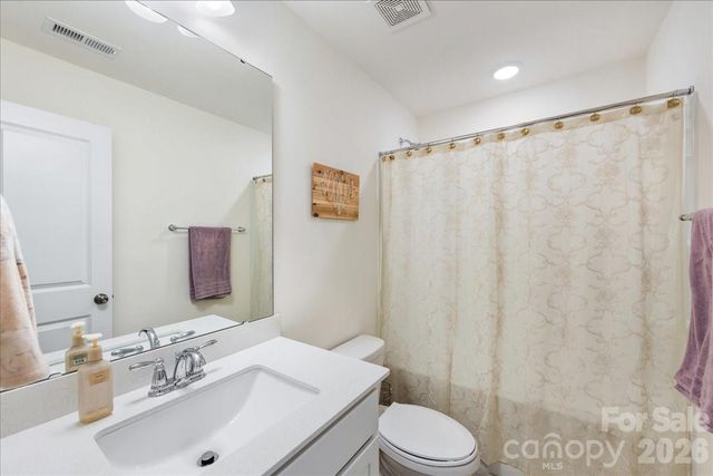 5923 Hampstead Pond Lane, Matthews, NC 28105