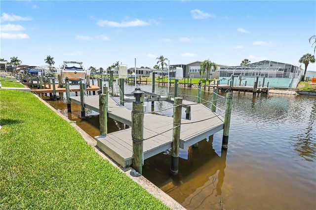 17550 Canal Cove CT, Fort Myers Beach, FL 33931