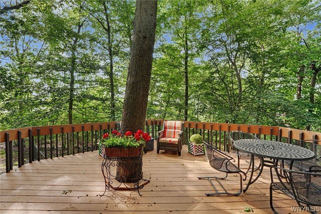 4 Brompton Woods, Amherst, NY 14221