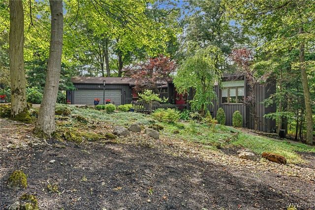 4 Brompton Woods, Amherst, NY 14221