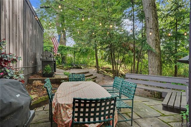 4 Brompton Woods, Amherst, NY 14221