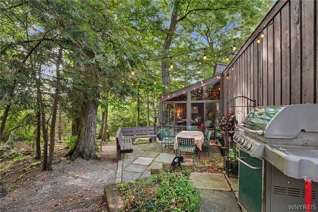 4 Brompton Woods, Amherst, NY 14221