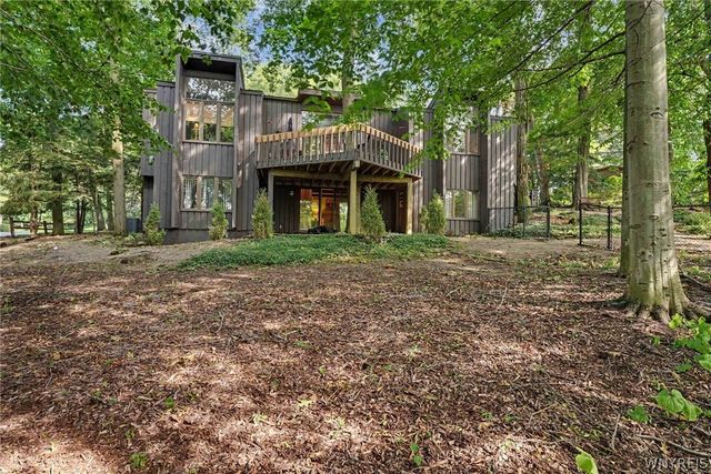 4 Brompton Woods, Amherst, NY 14221