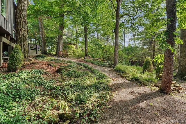 4 Brompton Woods, Amherst, NY 14221