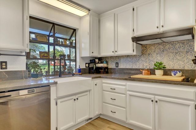 23944 Oakmont Way, Auburn, CA 95602