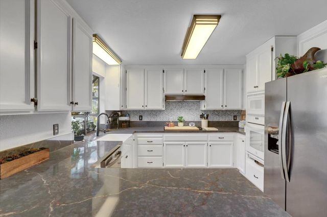 23944 Oakmont Way, Auburn, CA 95602