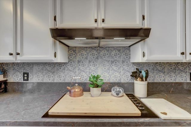 23944 Oakmont Way, Auburn, CA 95602