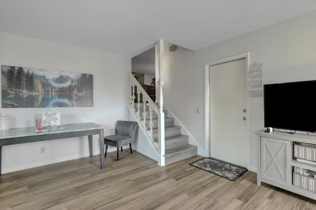 23944 Oakmont Way, Auburn, CA 95602