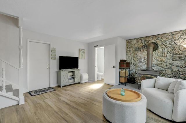 23944 Oakmont Way, Auburn, CA 95602