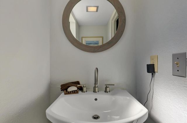 23944 Oakmont Way, Auburn, CA 95602