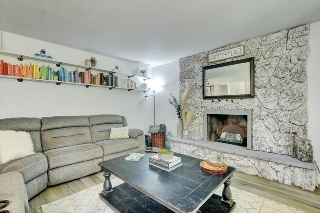 23944 Oakmont Way, Auburn, CA 95602