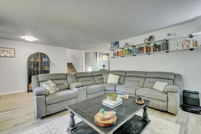 23944 Oakmont Way, Auburn, CA 95602