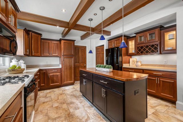 2556 S Logan AVENUE, Milwaukee, WI 53207