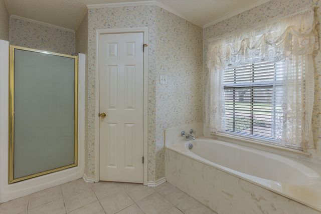 9900 Oak Ridge Circle, Woodway, TX 76712