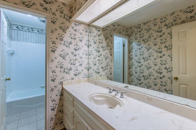 9900 Oak Ridge Circle, Woodway, TX 76712