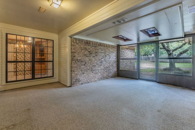 9900 Oak Ridge Circle, Woodway, TX 76712