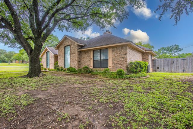 9900 Oak Ridge Circle, Woodway, TX 76712