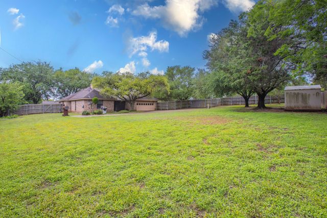 9900 Oak Ridge Circle, Woodway, TX 76712