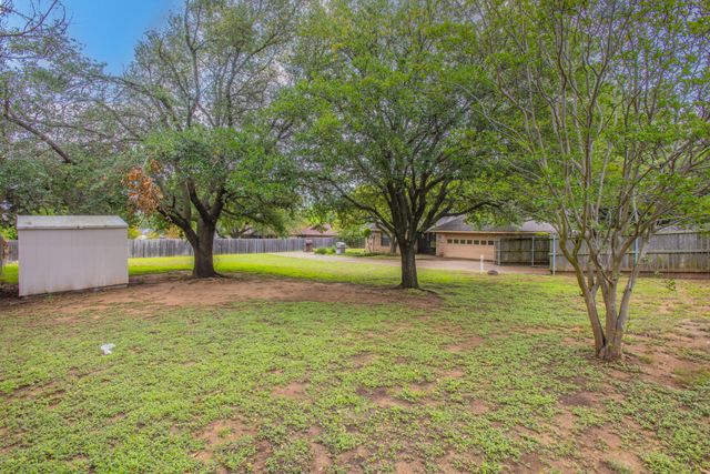 9900 Oak Ridge Circle, Woodway, TX 76712