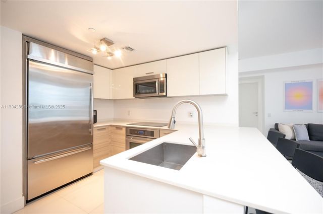 1300 Brickell Bay Dr 1601, Miami, FL 33131